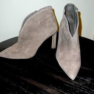 Never worn Vince Camuto Heels